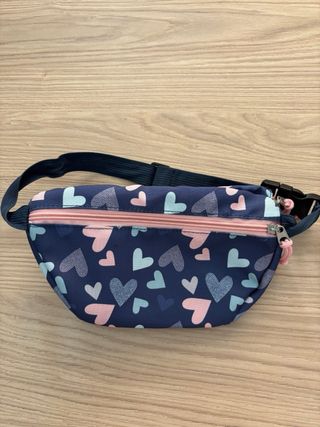 Riñonera infantil con corazones
