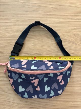 Riñonera infantil con corazones