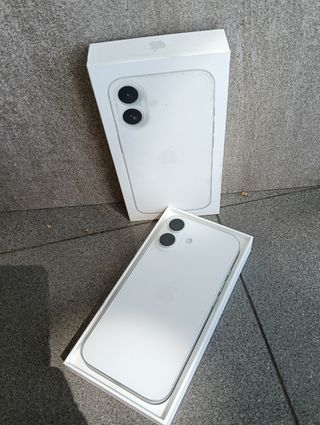 iPhone 16 128gb blanco +Cargador