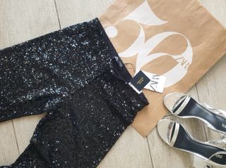 Pantalón lentejuelas Zara negro