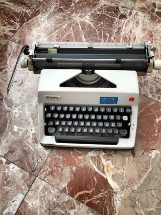 Máquina de escribir Olympia antigua precio negocia