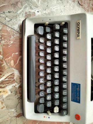 Máquina de escribir Olympia antigua precio negocia