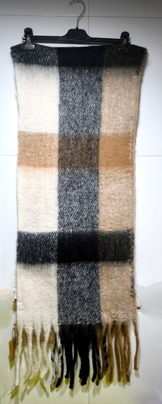 Bufanda NUEVA Muy Mucho