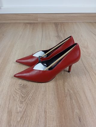 Zapatos de tacón Zara rojos piel