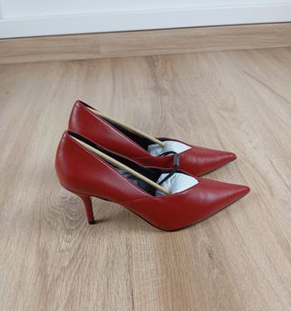 Zapatos de tacón Zara rojos piel