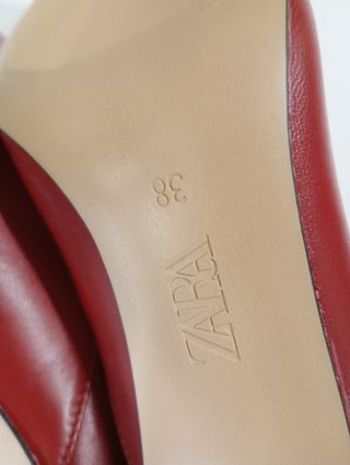Zapatos de tacón Zara rojos piel