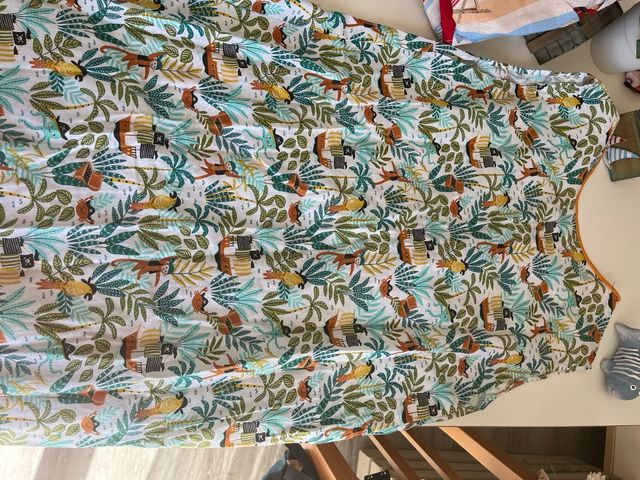 Bata maestra infantil jungla. dibujos de piratas