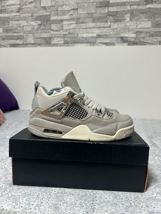 Zapatillas Jordan 4 Grises y Blancas