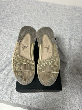 Zapatillas Jordan 4 Grises y Blancas