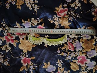 Gargantilla tejida en ganchillo y perlas