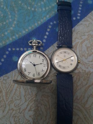 Reloj de bolsillo y pulsera plateado y azul