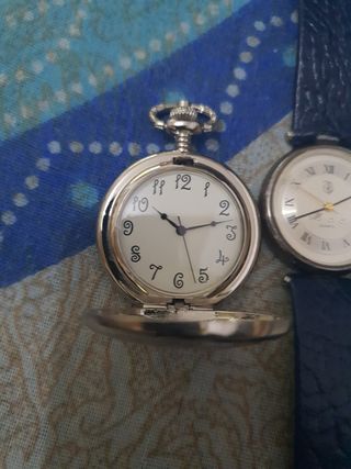 Reloj de bolsillo y pulsera plateado y azul