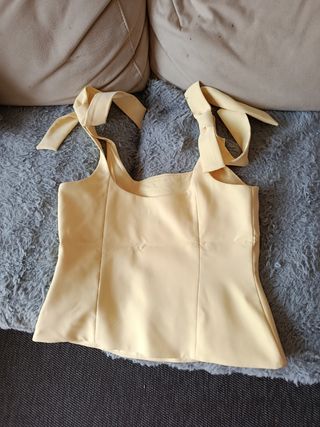 Top amarillo Zara con lazos