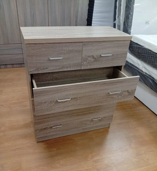 LIQUIDO!! Cómoda de madera nueva con 5 cajones