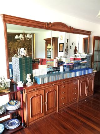 Mueble de salón con espejo