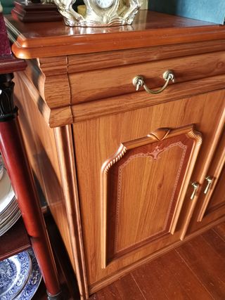 Mueble de salón con espejo