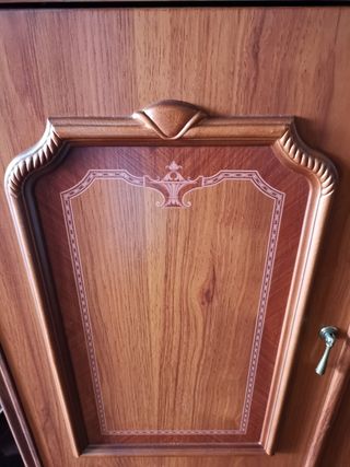 Mueble de salón con espejo