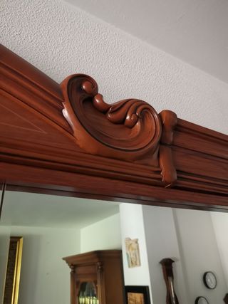 Mueble de salón con espejo