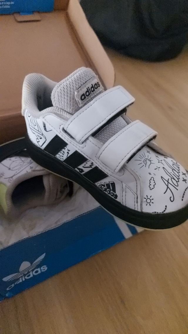 Zapatillas jorfan y adidas niño Talla 22 y 23.5