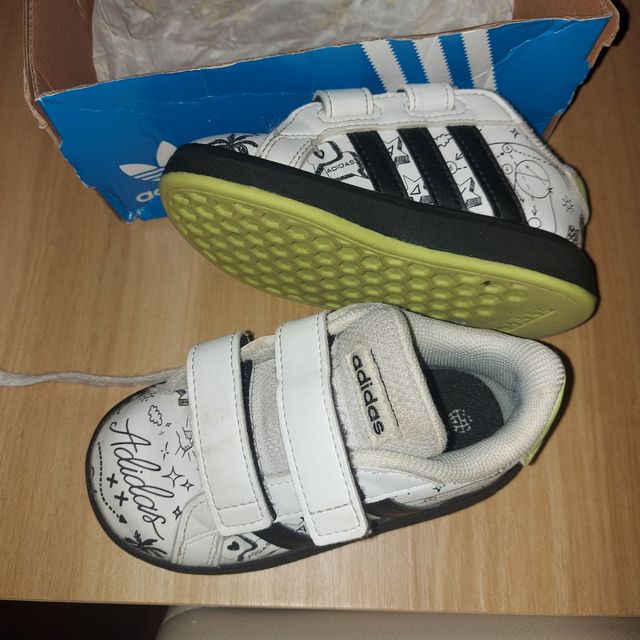 Zapatillas jorfan y adidas niño Talla 22 y 23.5