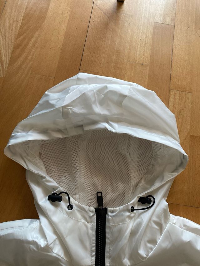 Chaqueta SILK SKIM blanca con capucha