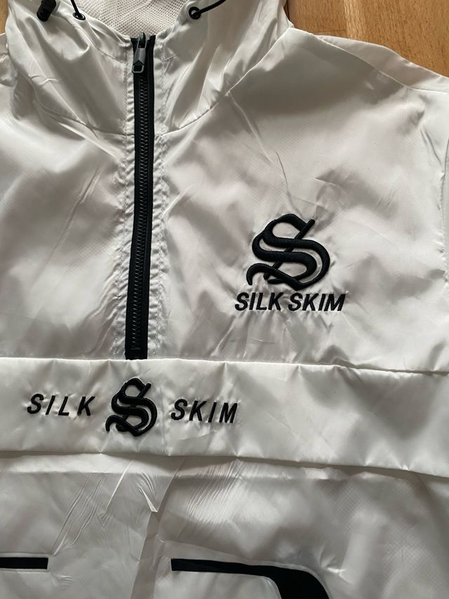 Chaqueta SILK SKIM blanca con capucha