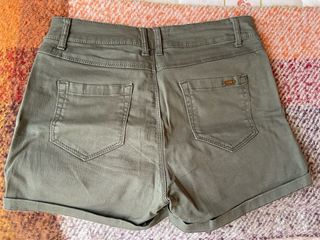 Pantalones cortos Stradivarius verde oliva Talla X