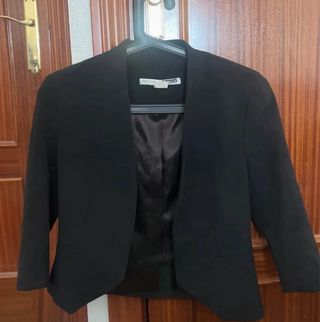 Lote 2 chaquetas: azul claro tipo vaquera y negra