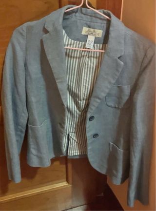 Lote 2 chaquetas: azul claro tipo vaquera y negra