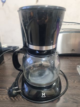 Cafetera Negra con Jarra de Cristal