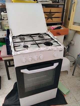 Cocina de gas con horno y 4 fuegos