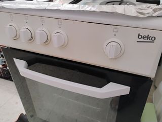 Cocina de gas con horno y 4 fuegos