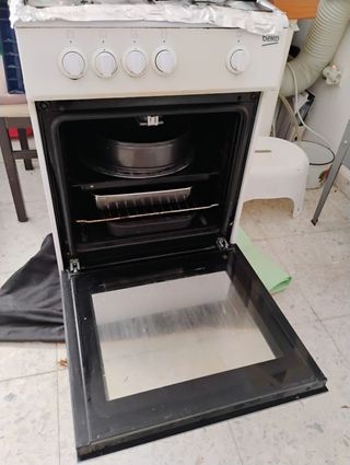 Cocina de gas con horno y 4 fuegos