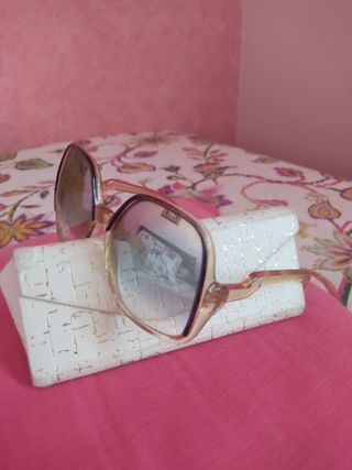 Gafas de sol antiguas de los años 80.