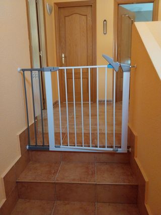 Barrera Escalera Bebé/Mascotas Lindam