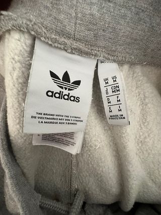 Chándal Adidas Gris con Rayas Blancas