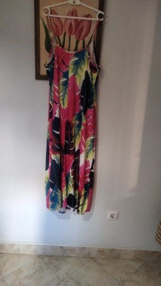 Vestido veraniego estampado tropical