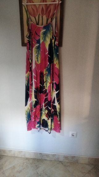 Vestido veraniego estampado tropical
