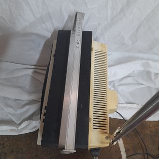 Televisor Portátil Vanguard Blanco y Plata