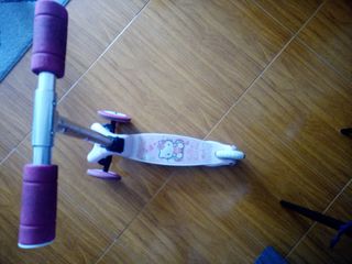Patinete 3 Ruedas Rosa Hello Kitty
