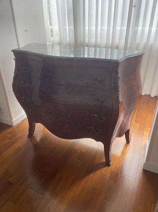 Cómoda antigua de madera y mármol