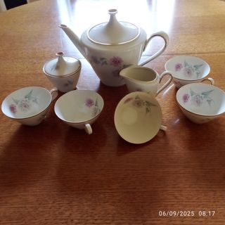 Servizio da tè vintage con fiori