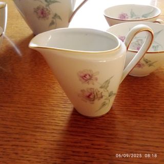 Servizio da tè vintage con fiori