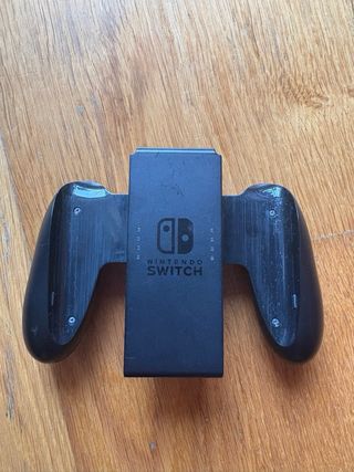 Nintendo Switch con funda gris