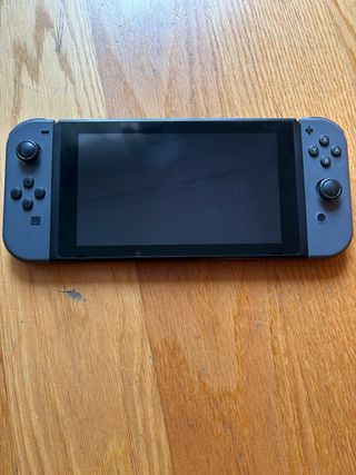 Nintendo Switch con funda gris