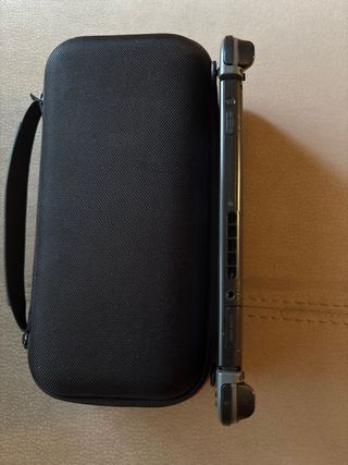 Nintendo Switch con funda gris