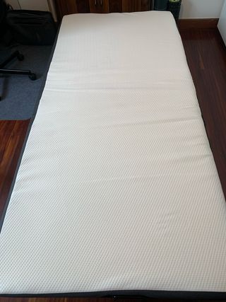 Cama Plegable con Colchón 90cm. tiene ruedas.
