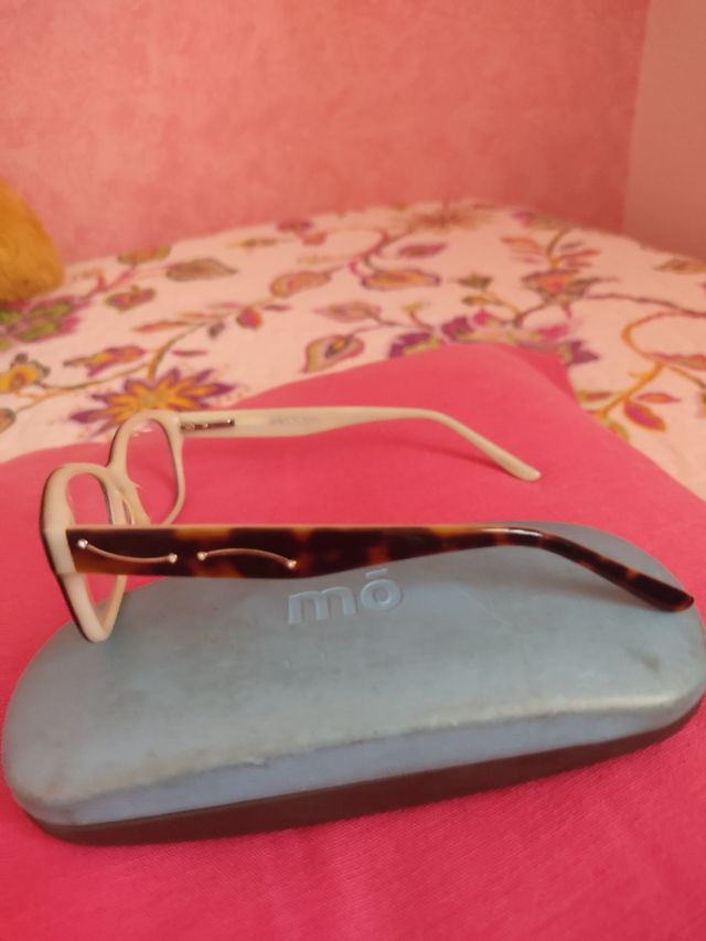 Montura de gafas de marca Mo, de multiopticas.