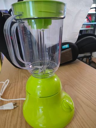 Batidora de vaso verde. 