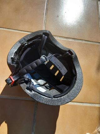 Casco patinete eléctrico con luz